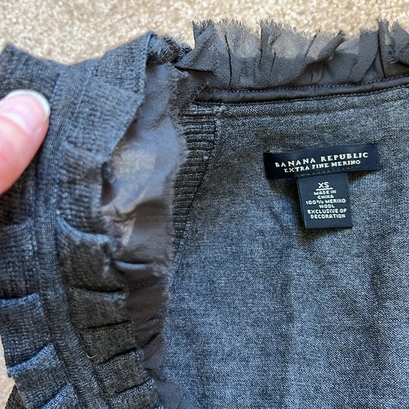 Banana Republic Extra Fine Merino Wool Grey Ruffled Tank  Size XS - Picture 7 of 7
